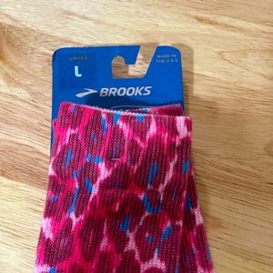 Brooks unisex long socks sz large pink and blue NWT